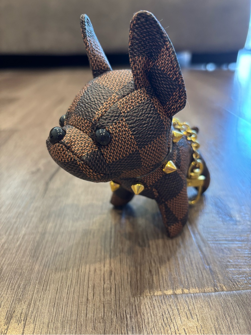 French Bulldog Checkered Bag Charm Keychain Brown Gold Stud Collar NWT - Picture 2 of 6